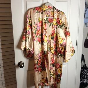 FLORAL BATHROBE
